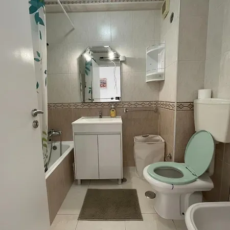 Sunny In Portimao, Walk To Marina, And Nightlife Apartament