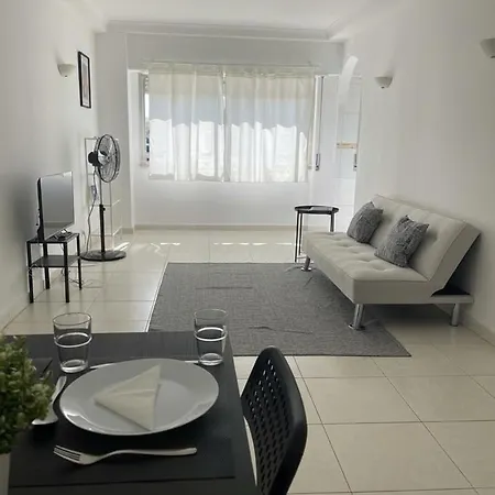 Sunny In Portimao, Walk To Marina, And Nightlife Apartament